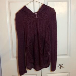 Light maroon sweatshirt w/ hoodie